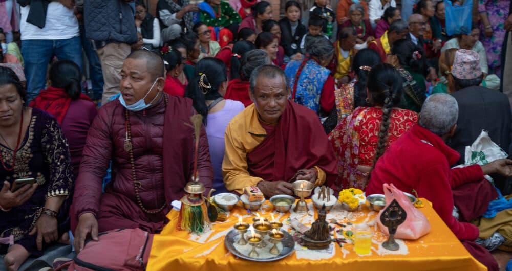 चैत्र पूर्णिमाको दिन बौद्ध र स्वयम्भू स्तुपामा लाग्ने तेमाल जात्राको नालीबेली